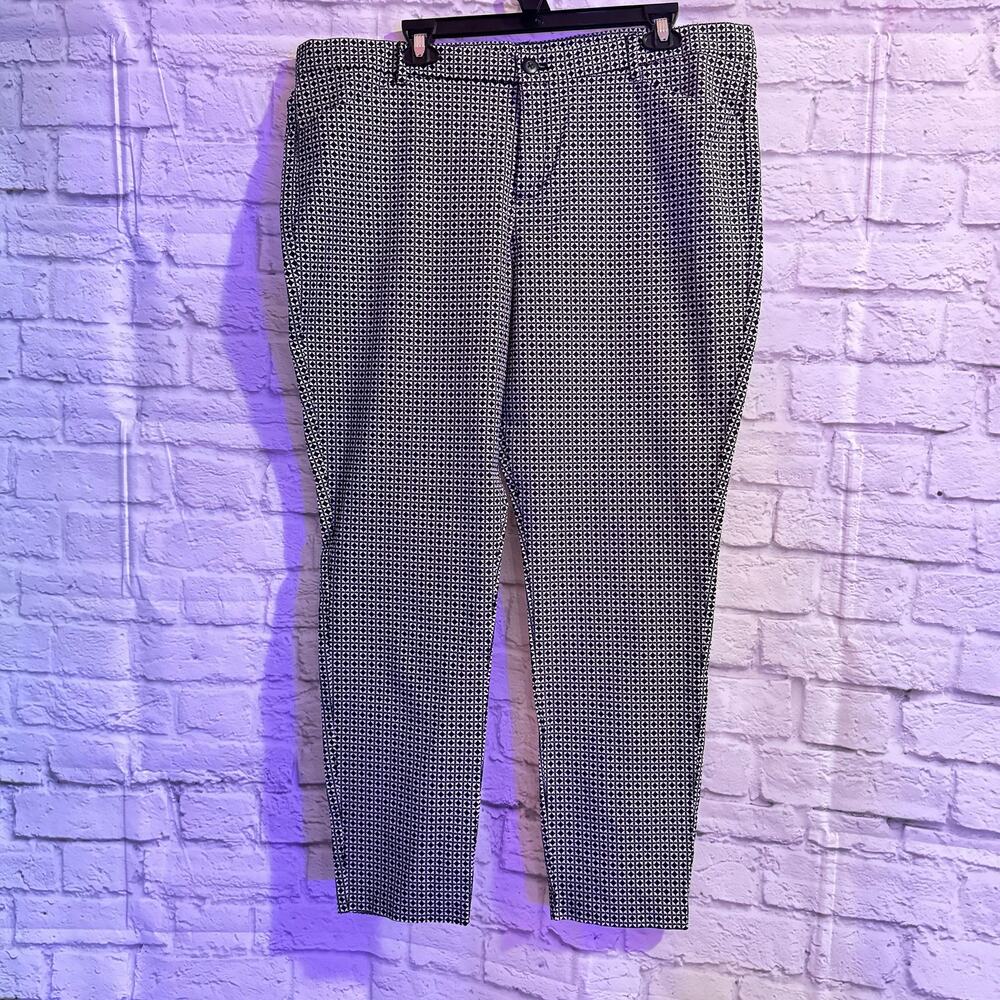 GAP SLIM CITY BLACK AND WHITE PANTS SZ 18R NWT
